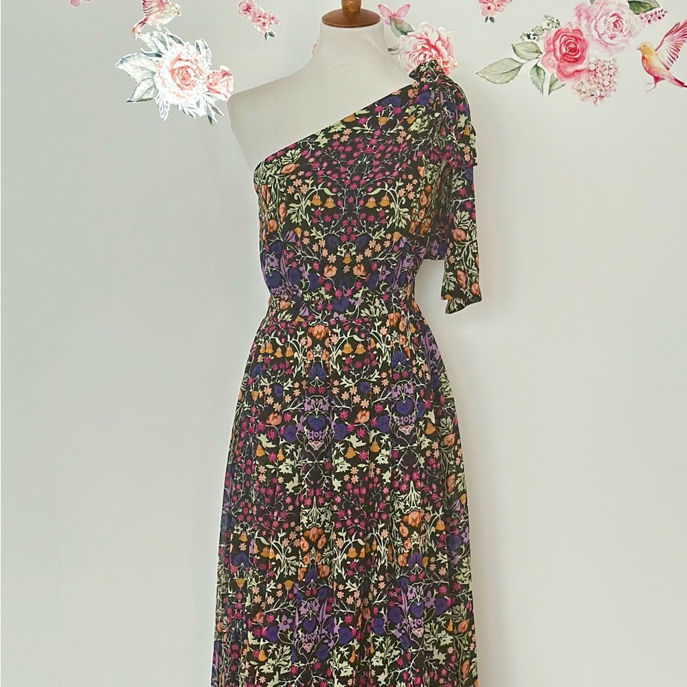 Beautiful maxi dress, never worn, perfect fit